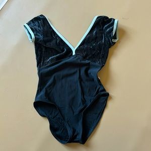 EXCELLENT CONDITION Yumiko Alicia velvet and nylon leotard